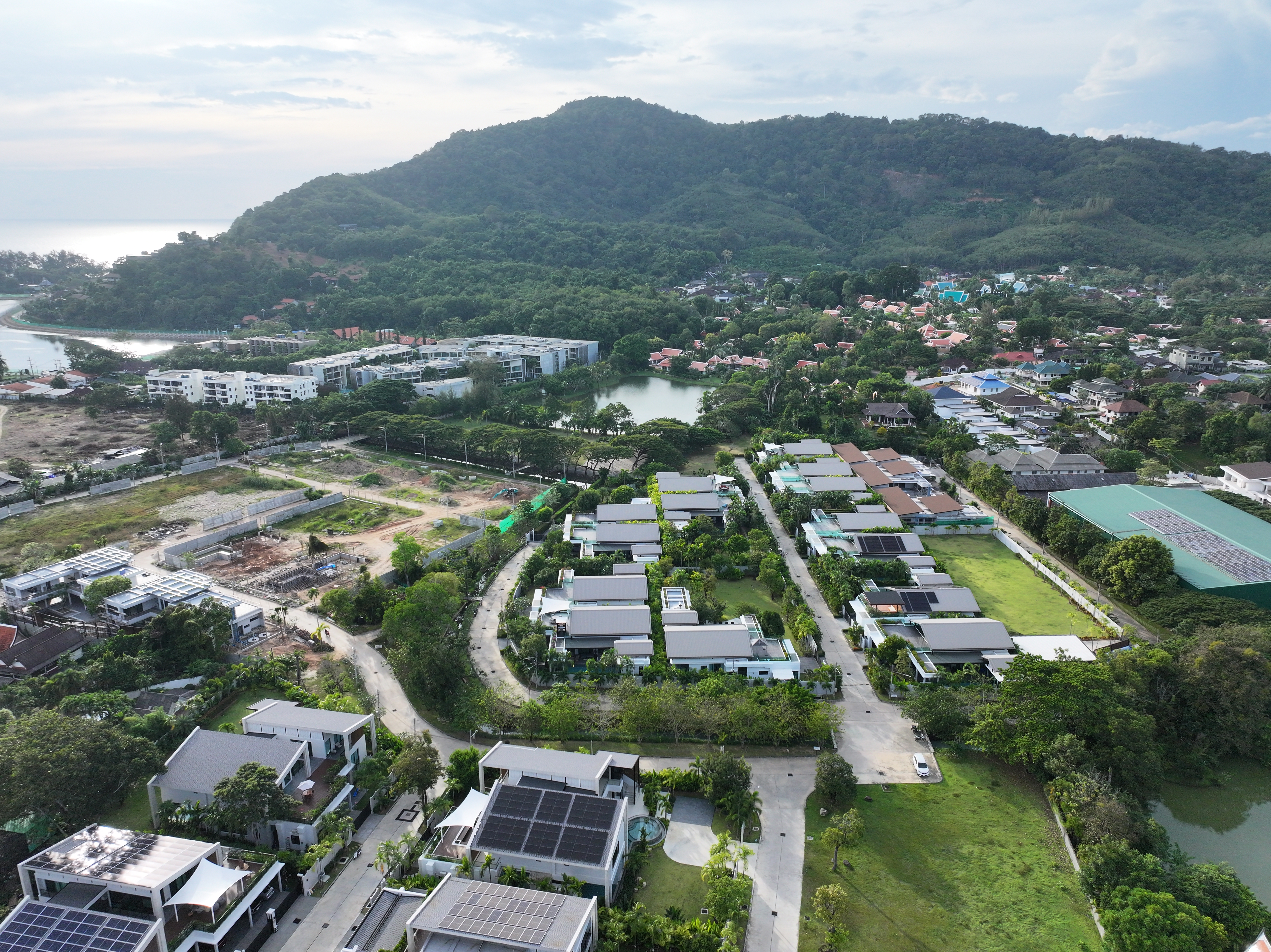 Naiharn Baan Bua