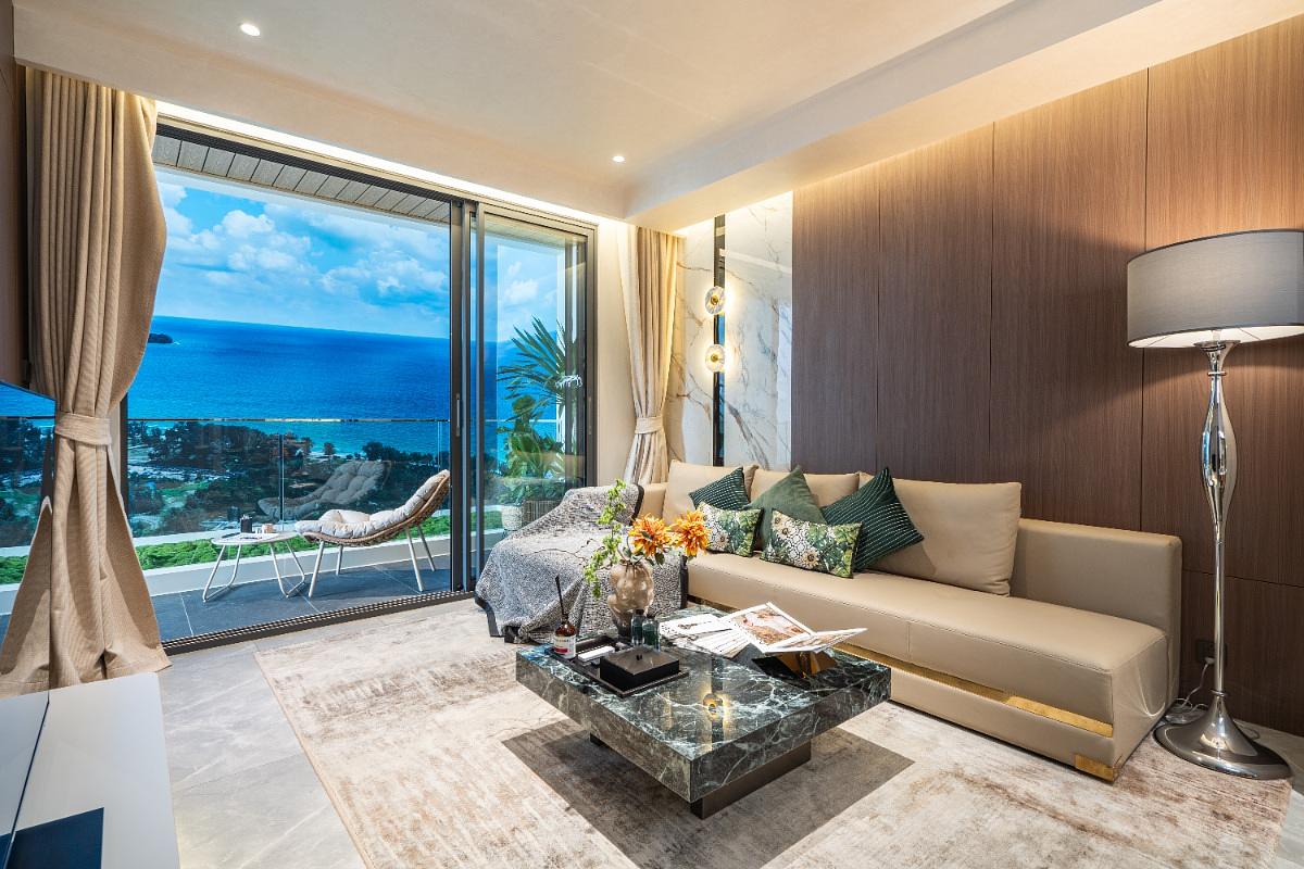 Spacious 2 Bedroom with Sea View