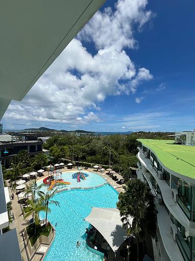 Studio with stunning pool views - صورة 8
