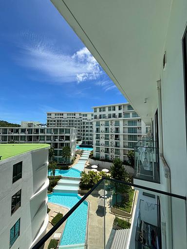 Studio with stunning pool views - صورة 9