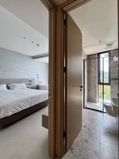 Kora Beach Resort — 2-bed corner unit, leasehold resale - รูปภาพ 2